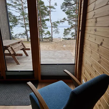 別荘 Puhkekuela Rannamaja カウクシ